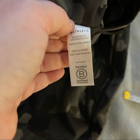 Athleta lightning camo black 7/8 tight leggings medium - Picture 5 of 9
